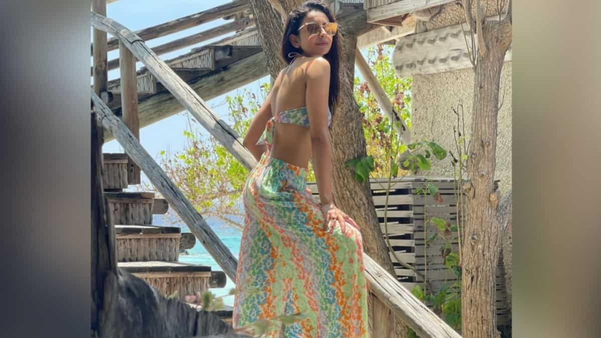 Rakul Preet Singh enjoys beach vacay