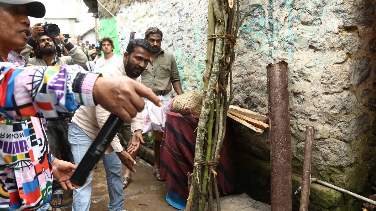 Vijay Sethupathi shares BTS pictures from Vetri Maaran's Viduthalai