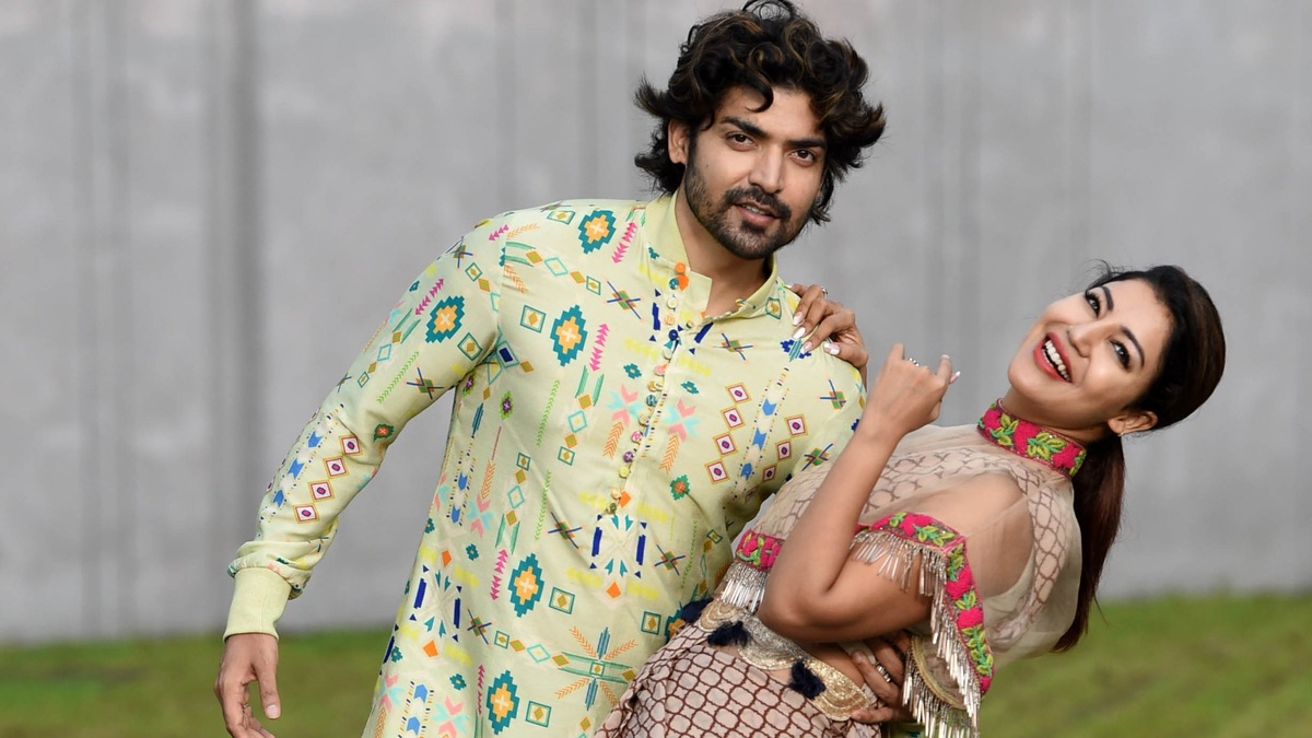 Debina Bonnerjee and Gurmeet Choudhary enjoy monsoon in Kolkata