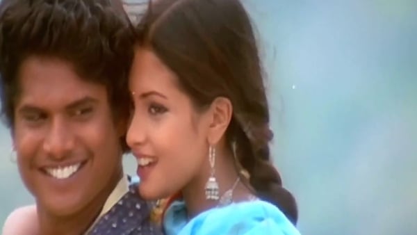 Chotta Chotta Nanaiyuthu from Taj Mahal