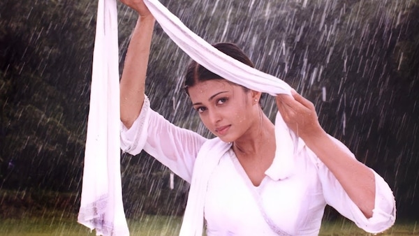 Enge En Punnagai from Thalam