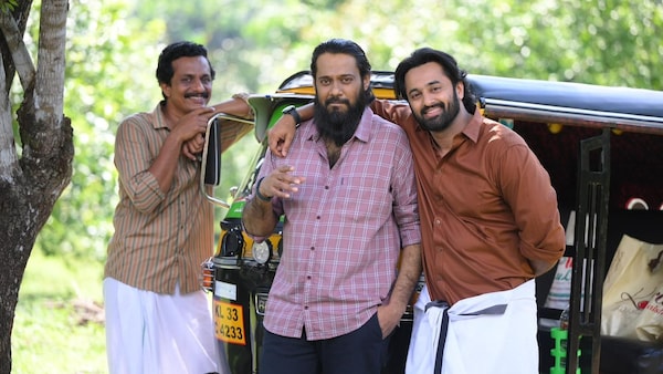 Shefeekkinte Santosham movie review: Unni Mukundan gives it his all but the script runs out of ideas fast