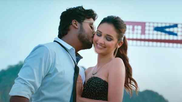 Jugnu girl Akanksha Sharma is Vikram Ravichandran's Honey Bunny in the new romantic single from 'Trivikrama'