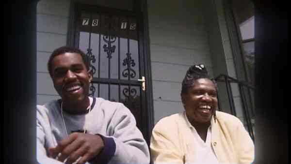 A young Kanye with mother Donda | Image via Twitter