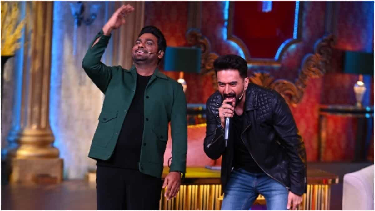 https://www.mobilemasala.com/film-gossip/Aapka-Apna-Zakir-Shekhar-Ravjiani-shares-a-hilarious-story-about-not-being-able-to-impress-an-aunty-Watch-i293413