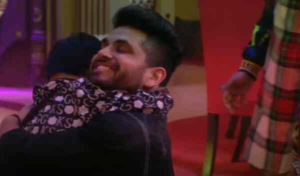 Bigg Boss 16: ShiBdu moment! Shiv Thakare-Abdu Rozik turn brothers in arms, enjoy a drink in jacuzzi