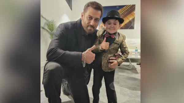 IIFA 2022: Popular Tajik singer Abdu Rozik serenades Salman Khan with Ek Ladki Ko Dekha Toh Aisa Laga