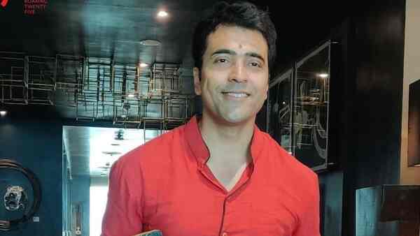 Abir Chatterjee has double dhamaka in store for fans, starts shooting for a new chapter of Byomkesh and Sona da