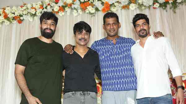 Adhik, SJ Suryah, Vishal and Vinoth on the sets of Mark Antony