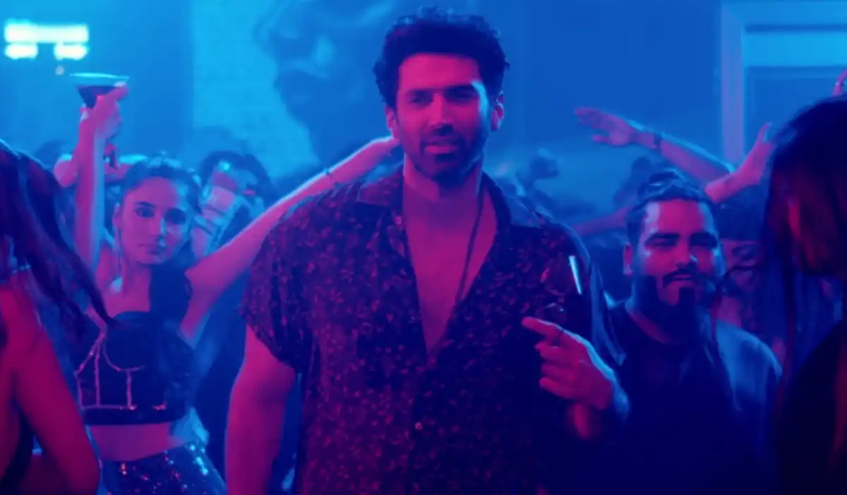 Gumraah song Soniye Je Teaser: Aditya Roy Kapur grooves and makes you fall for him all over again