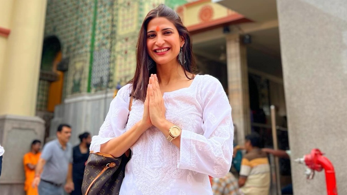 Ahana Kumra visits Kolkata, meets Chandan Roy Sanyal, and Aniruddha Roy Chowdhury at the set of Dear Ma