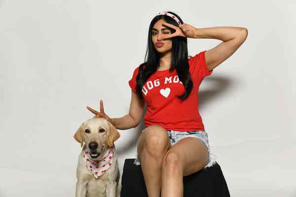 Adah Sharma and Happy in Aisa Vaisa Pyaar