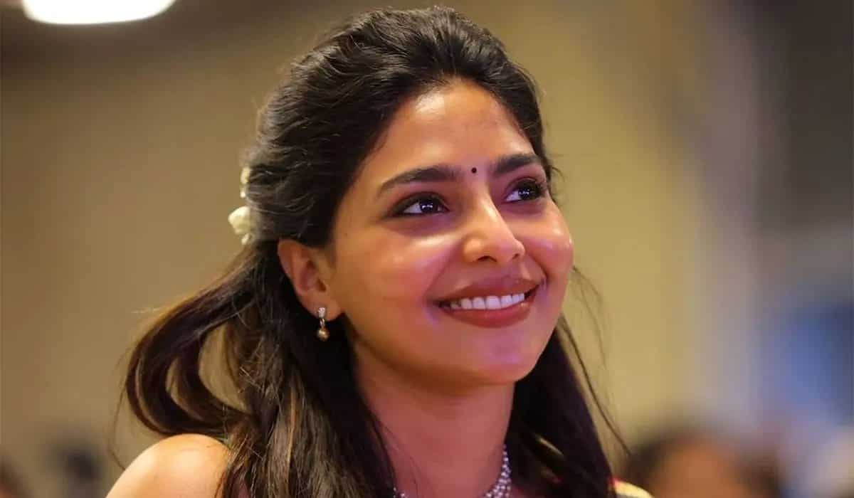 https://www.mobilemasala.com/film-gossip/Aishwarya-Lekshmi-Reflects-on-Her-Tamil-Journey-Confidence-Boost-and-Career-Turns-i378318
