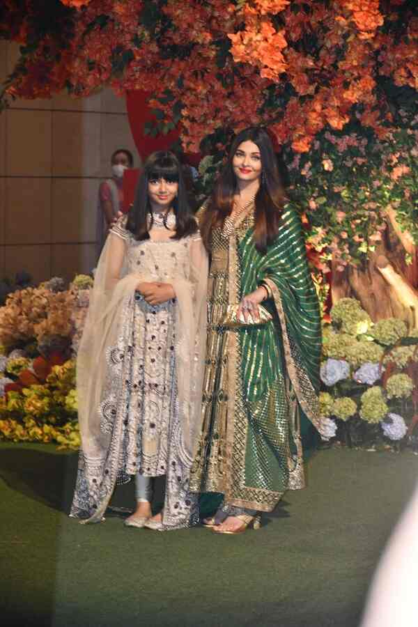 Aishwarya Rai Bachchan, Aaradhya at Anant Ambani, Radhika Merchant's engagement ceremony (Manav Manglani).