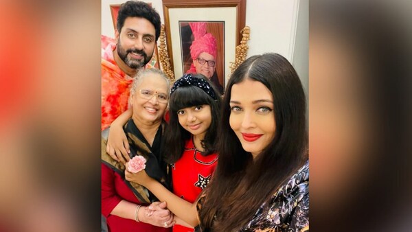 Aishwarya Rai Bachchan with her beautiful family 