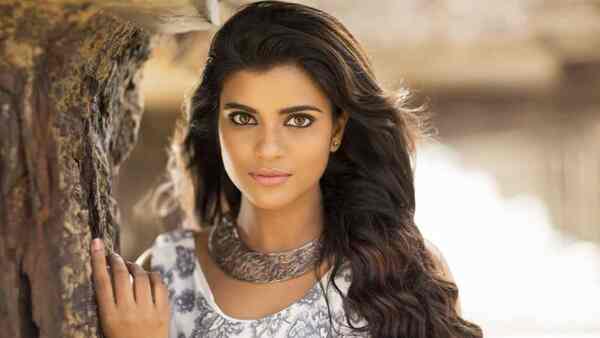 First look of Aishwarya Rajesh's Driver Jamuna to be launched tomorrow