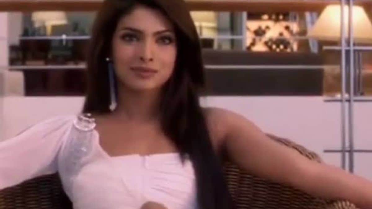 Highly acclaimed for her performance in this film, the film is loosely based on a 1994 Hollywood film which in turn is an adaptation of which author's novel?