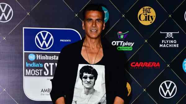 Akshay Kumar calls THIS actor as ‘Ranveer Singh of the 90’s era’