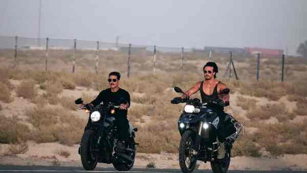 Bade Miyan Chote Miyan duo Akshay Kumar and Tiger Shroff rev up excitement in the new still