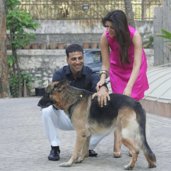 Akshay Kumar and Twinkle Khanna with Cleo and Max