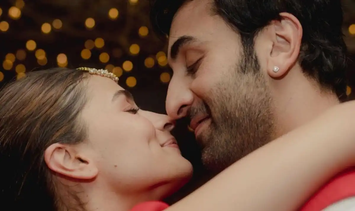 Ranbir Kapoor UPSET with media for rumours of having twins with Alia Bhatt, says "don't create controversy"