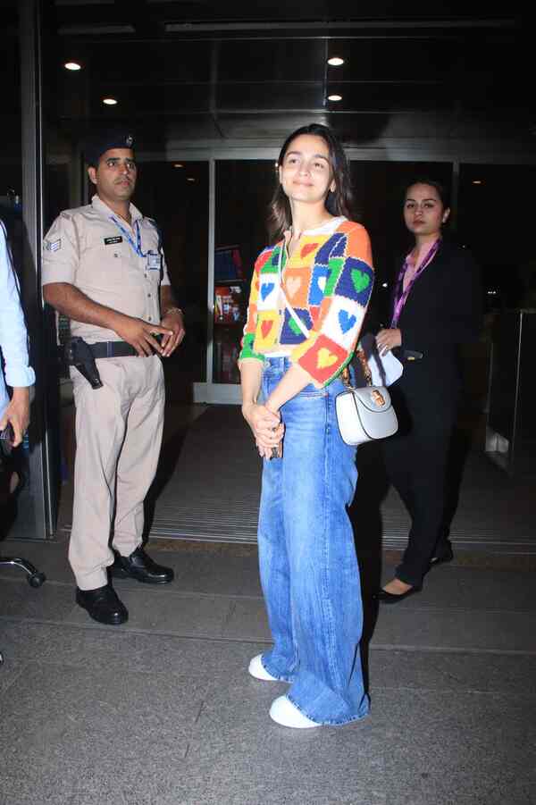 Alia Bhatt at Mumbai airport today. (Photo shot by Manav Manglani)