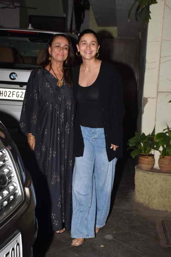 Alia Bhatt and Soni Razdan at Shaheen Bhatt's birthday bash (Courtesy: Manav Manglani)