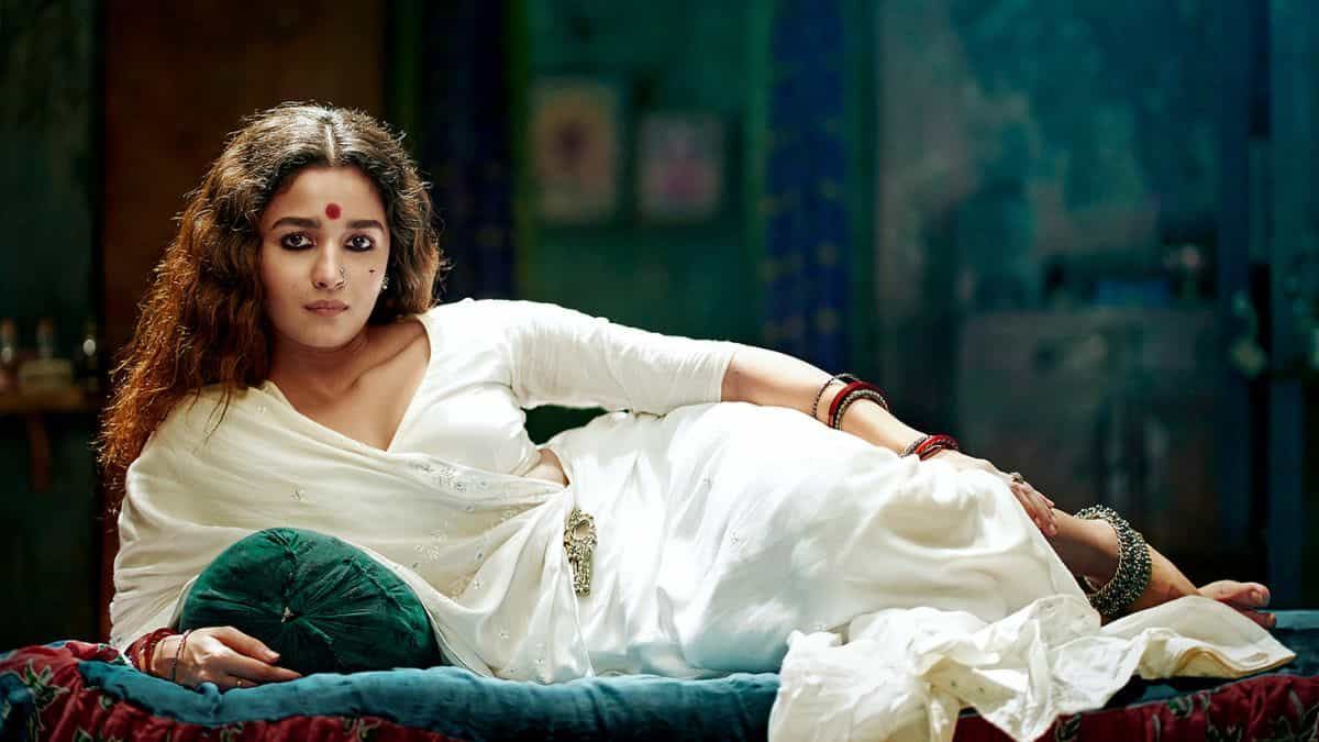 https://www.mobilemasala.com/film-gossip/Sanjay-Leela-Bhansali-reveals-Alia-Bhatt-once-broke-down-locked-herself-in-a-room-and-it-has-a-Salman-Khan-connection-i306320