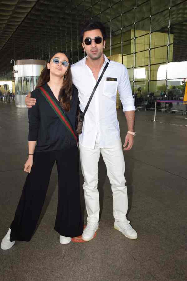 Alia Bhatt and Ranbir Kapoor keep cool at Mumbai airport.