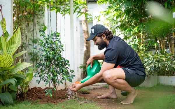 Allu Arjun turns into a 'Green Warrior' and encourages planting trees