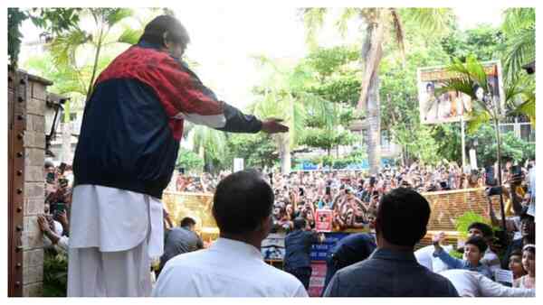 Did you know Amitabh Bachchan meets his fans barefoot on Sundays? Megastar FINALLY reveals why!