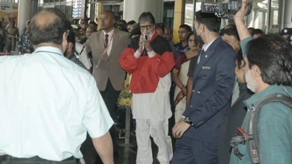 Amitabh Bachchan at the Kolkata airport