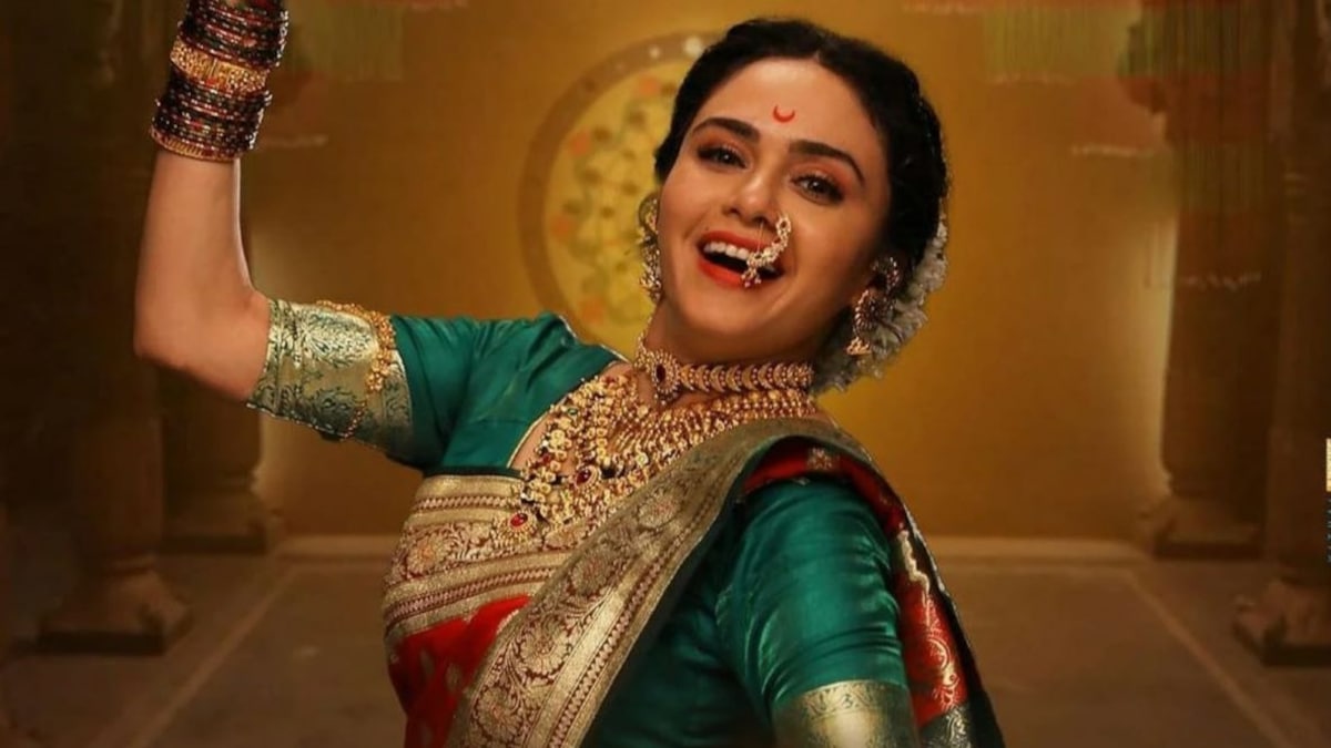 Chandramukhi: Amruta Khanvilkar is the first Marathi actress to have a poster on an aircrafts