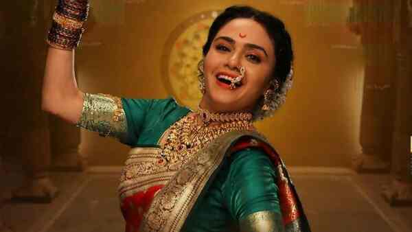 Chandramukhi: Amruta Khanvilkar is the first Marathi actress to have a poster on an aircrafts