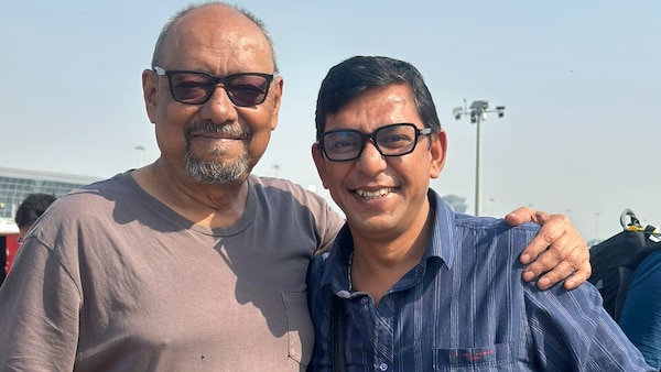 Chanchal Chowdhury meets Anjan Dutt at Dhaka airport