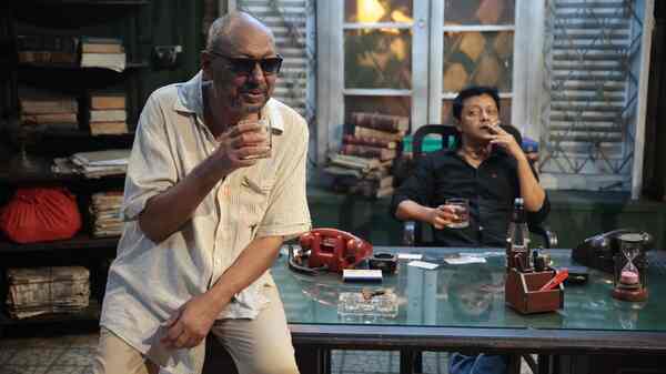 Revolver Rohoshyo review: Anjan Dutt offers a unique and real sleuth