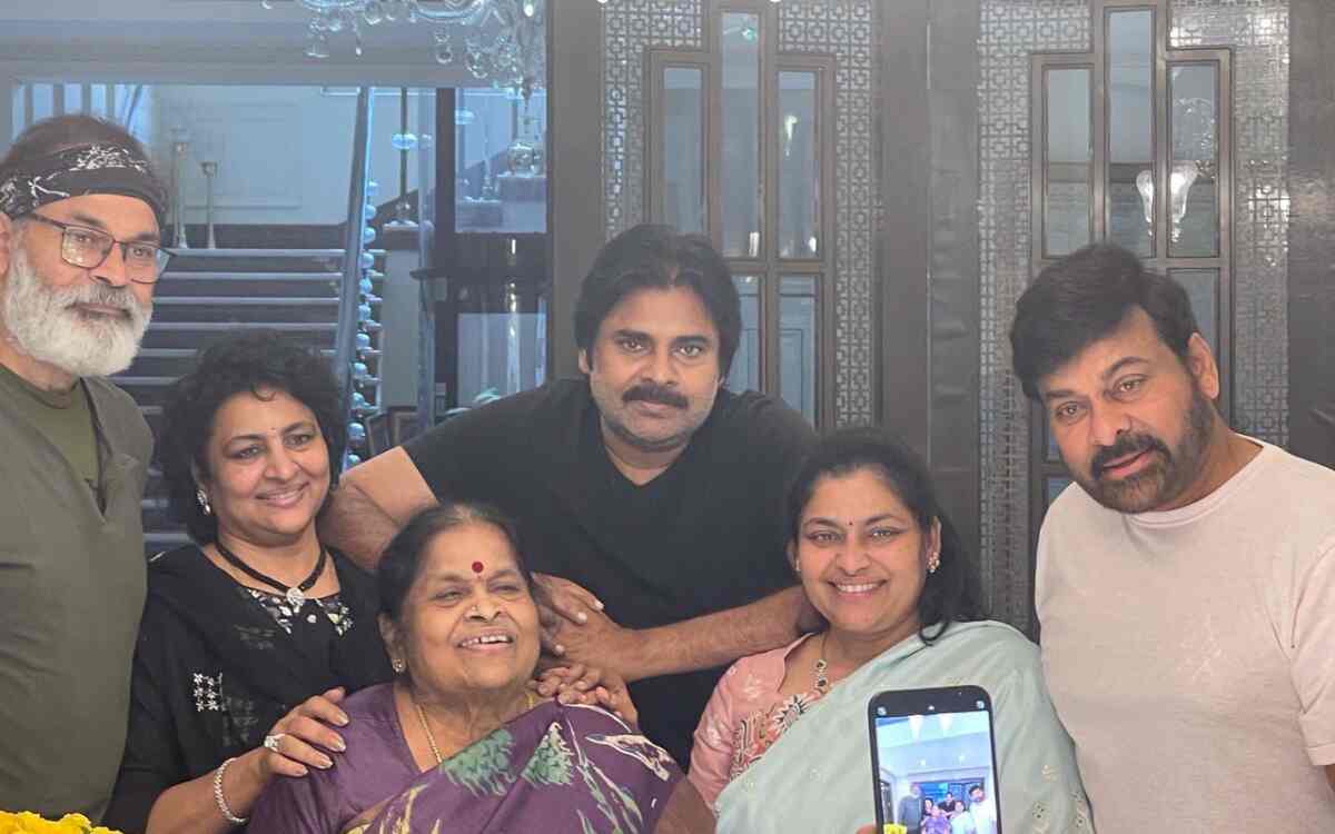 Chiranjeevi and Pawan Kalyan celebrate their mother's birthday, Ram Charan also attends