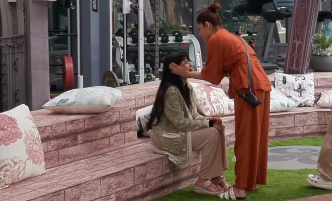 Bigg Boss 17: "Face it till you make it," Ankita Lokhande empowers Khanzaadi in her weak moments