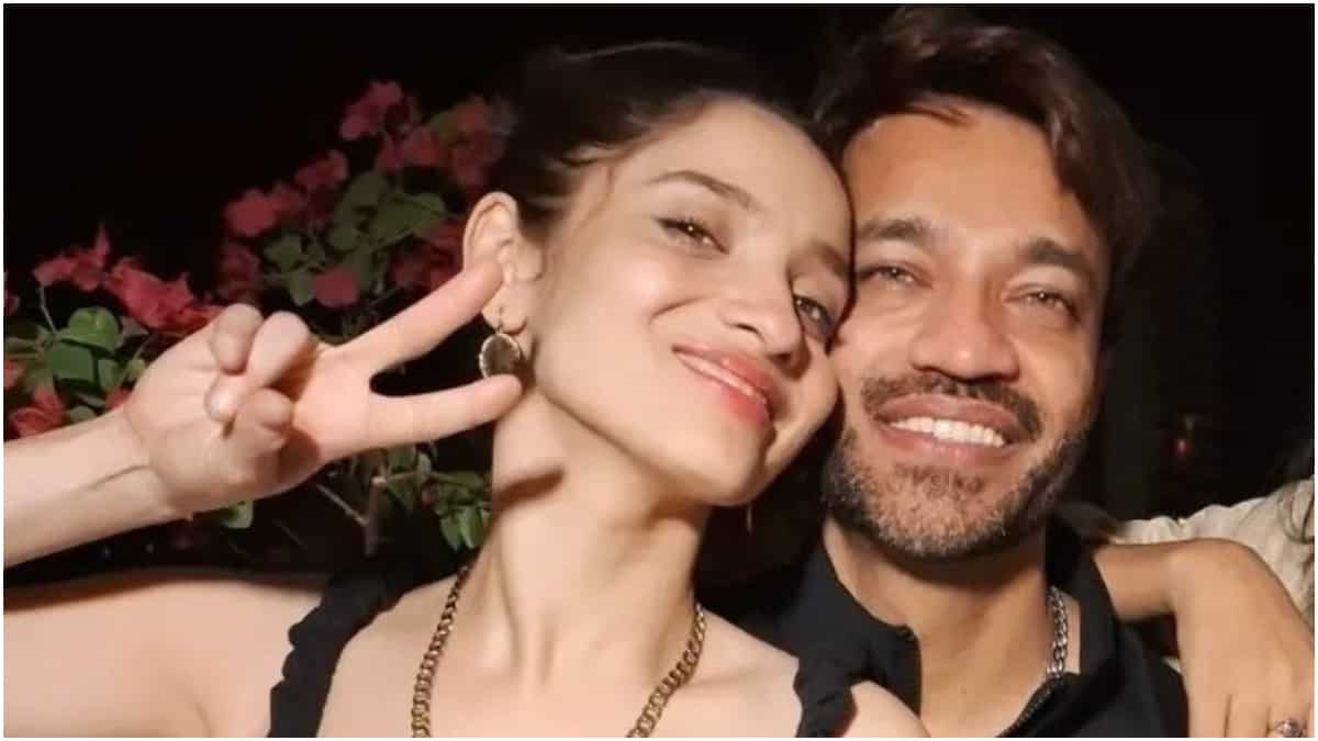 https://www.mobilemasala.com/film-gossip/Ankita-Lokhande-opens-up-on-divorce-rumours-with-Vicky-Jain-says-I-need-to-i213127