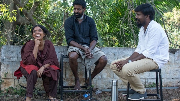 Anna Ben and Soori with director PS Vinothraj on the shoot of Kottukkaali. Image via Instagram/benanna_love