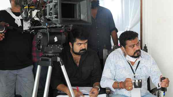 Anoop Menon and Kannan Thamarakkulam on the sets of Varaal