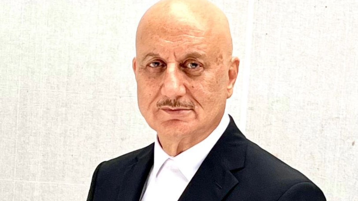 Anupam Kher thrilled to host the motivational chat show Manzilein Aur Bhi Hain
