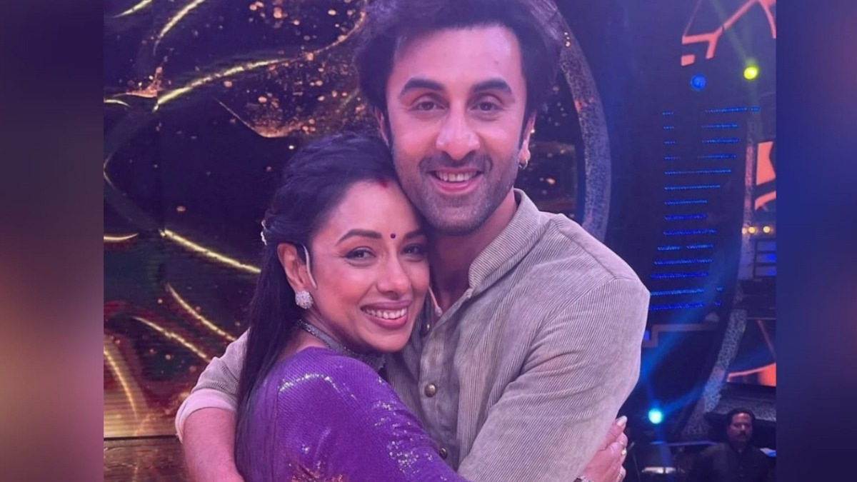 In Pics: Anupama actress Rupali Ganguly meets Shamshera actor Ranbir Kapoor in Ravivaar with Star Parivaar