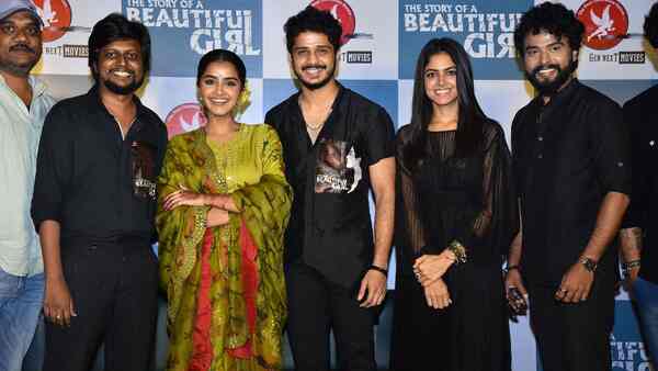 Anupama Parameswaran and the film team