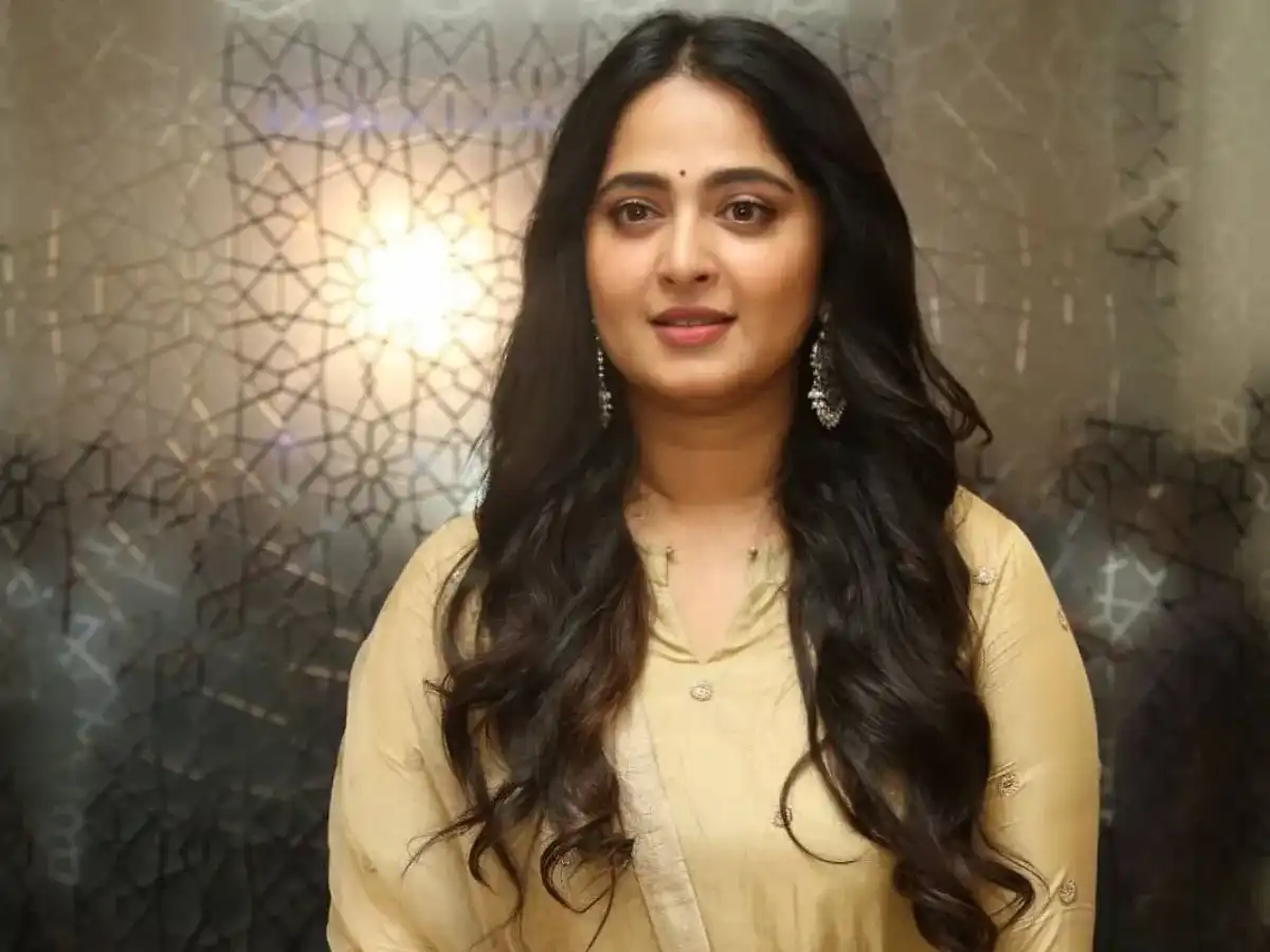 Anushka Shetty completes 17 years in the film industry; pens a heartfelt note, thanking fans
