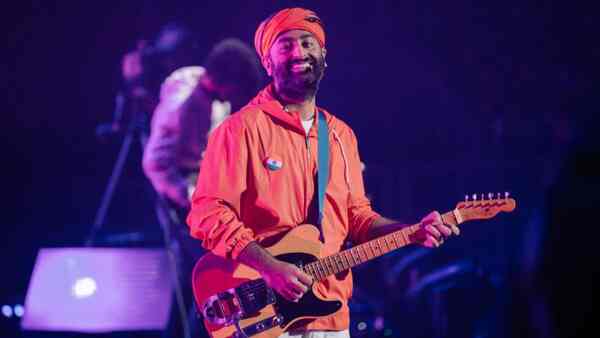 Arijit Singh brings a Bengali touch to his Bangalore concert