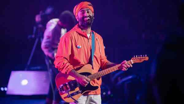 Arijit Singh concert: Singer pays tribute to Fossils, Chandrabindoo, Bhoomi, Cactus, Moheen, and others