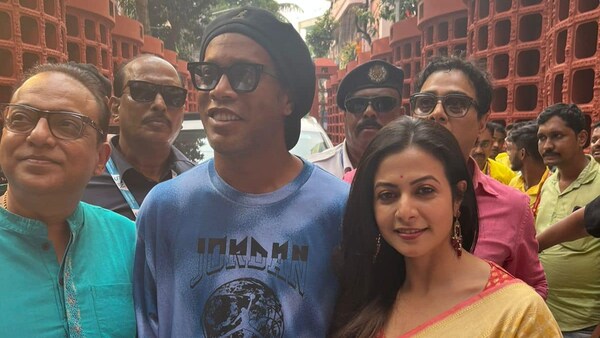 Jongole Mitin Mashi: Football superstar Ronaldinho meets Koel Mallick