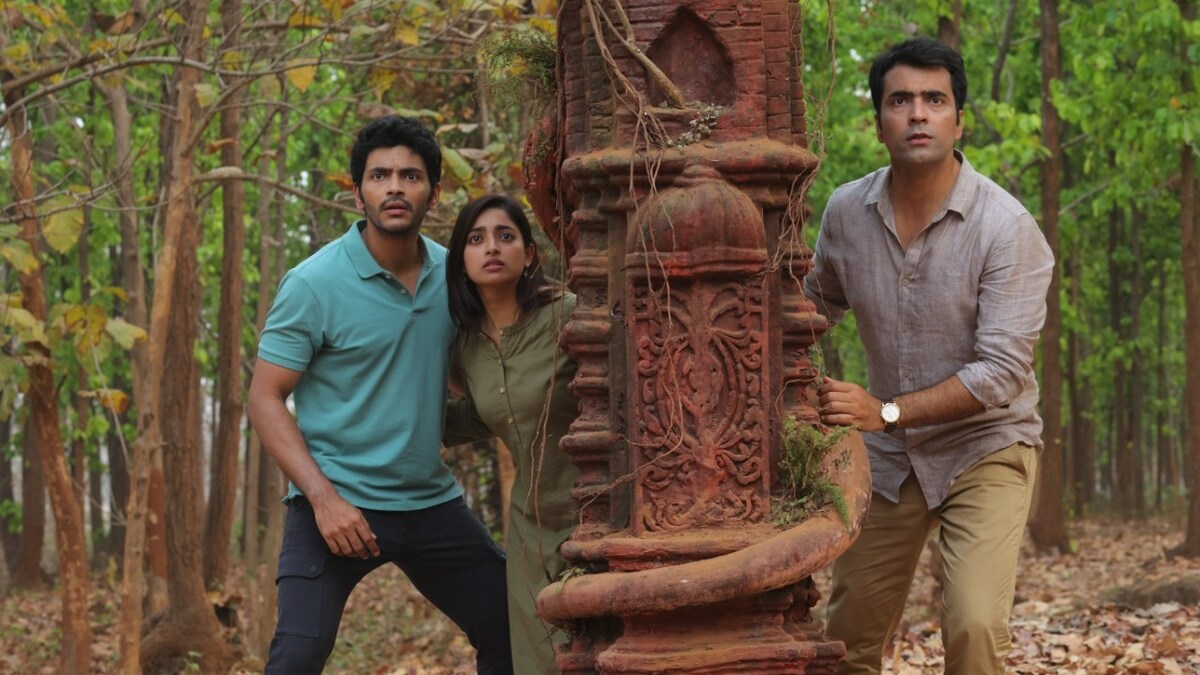 Karnasubarner Guptodhon review Dhrubo Banerjee’s treasure hunt serves