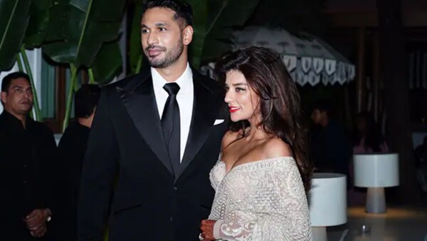 Arjun Kanungo and Carla Dennis host post-wedding party, look stunning as ever!